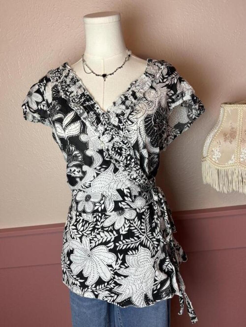 vintage ruffle wrap top  love potion black white floral paisley sz large fairy
